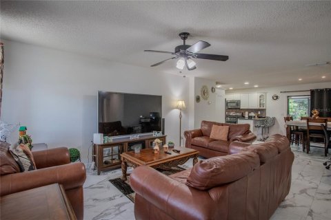 House in Deltona, Florida 3 bedrooms, 131.18 sq.m. № 1883470 - photo 2