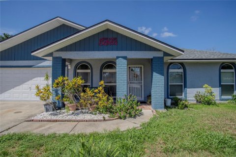 House in Deltona, Florida 3 bedrooms, 131.18 sq.m. № 1883470 - photo 1