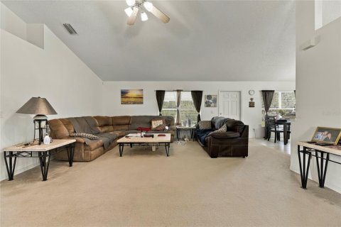 Villa ou maison à vendre à Palm Bay, Floride: 3 chambres, 172.61 m2 № 2406478 - photo 8