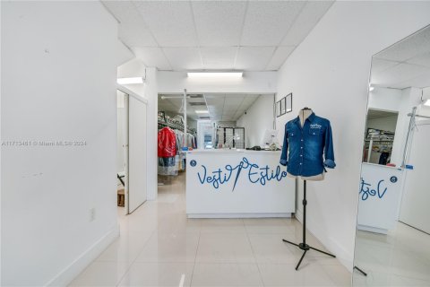 Propiedad comercial en venta en Miami, Florida № 1702837 - foto 16