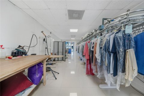 Propiedad comercial en venta en Miami, Florida № 1702837 - foto 17