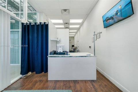 Propiedad comercial en venta en Miami, Florida № 1702837 - foto 21