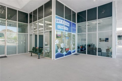 Propiedad comercial en venta en Miami, Florida № 1702837 - foto 6