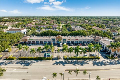 Propiedad comercial en venta en Miami, Florida № 1702837 - foto 5