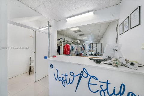 Propiedad comercial en venta en Miami, Florida № 1702837 - foto 14