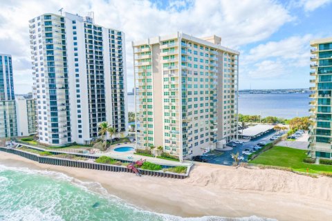 Copropriété à louer à Riviera Beach, Floride: 2 chambres, 130.06 m2 № 965882 - photo 1