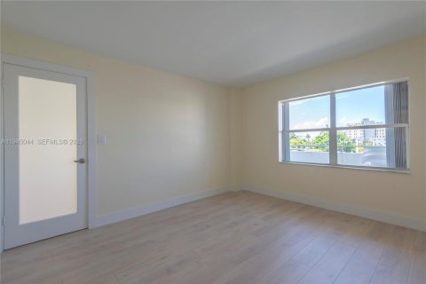 Купить кондоминиум в Майами-Бич, Флорида 1 комната, 73.02м2, № 2001968 - фото 12