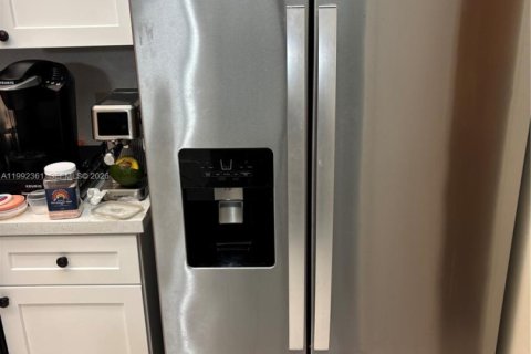 Villa ou maison à louer à Hialeah, Floride: 3 chambres, 128.21 m2 № 2055594 - photo 4