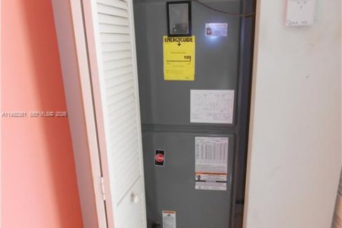 Villa ou maison à louer à Hialeah, Floride: 3 chambres, 128.21 m2 № 2055594 - photo 14