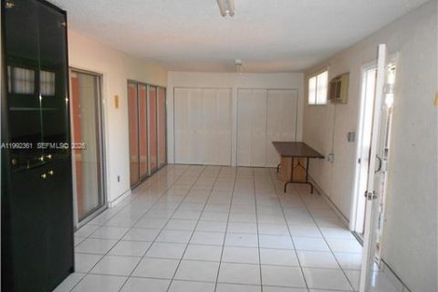 Villa ou maison à louer à Hialeah, Floride: 3 chambres, 128.21 m2 № 2055594 - photo 7