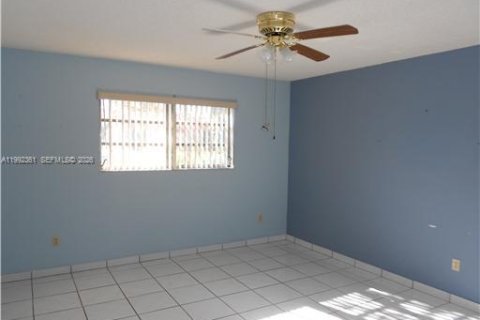 Villa ou maison à louer à Hialeah, Floride: 3 chambres, 128.21 m2 № 2055594 - photo 9