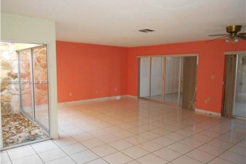 Villa ou maison à louer à Hialeah, Floride: 3 chambres, 128.21 m2 № 2055594 - photo 5