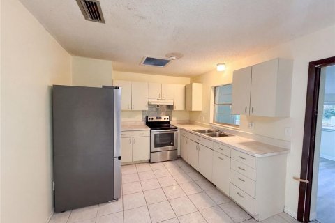 Casa en venta en Apopka, Florida, 3 dormitorios, 128.21 m2 № 2227376 - foto 2