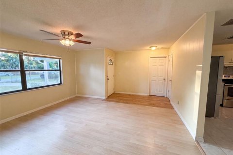 Casa en venta en Apopka, Florida, 3 dormitorios, 128.21 m2 № 2227376 - foto 9