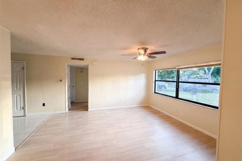 Casa en venta en Apopka, Florida, 3 dormitorios, 128.21 m2 № 2227376 - foto 3