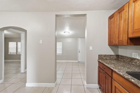 Villa ou maison à vendre à Miami, Floride: 4 chambres, 132.66 m2 № 2085905 - photo 13