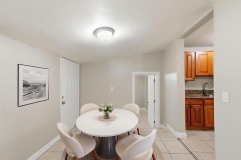 Villa ou maison à vendre à Miami, Floride: 4 chambres, 132.66 m2 № 2085905 - photo 3