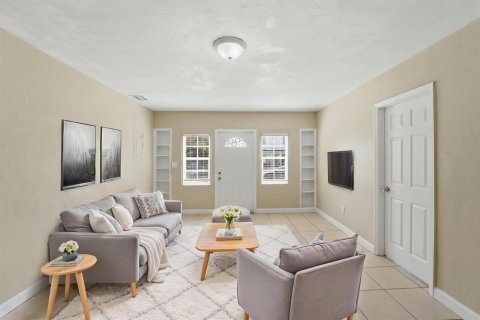 Villa ou maison à vendre à Miami, Floride: 4 chambres, 132.66 m2 № 2085905 - photo 2
