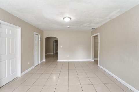 Villa ou maison à vendre à Miami, Floride: 4 chambres, 132.66 m2 № 2085905 - photo 9