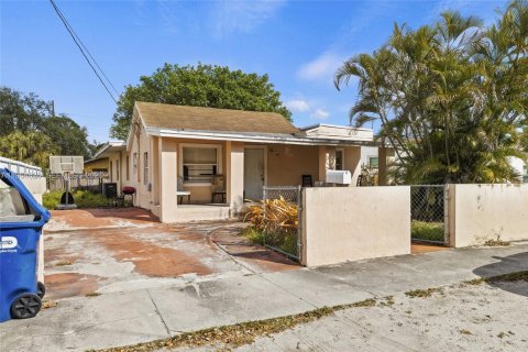 Дом в Майами, Флорида 3 спальни, 123.93м2 № 2026141