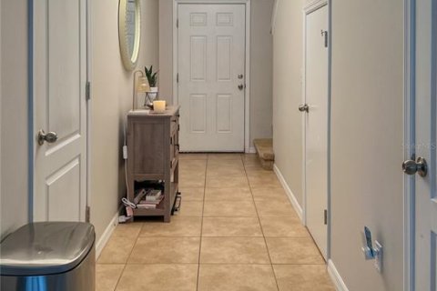 Townhouse in Brandon, Florida 3 bedrooms, 138.98 sq.m. № 2229139 - photo 2