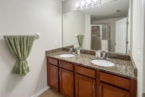 Townhouse in Brandon, Florida 3 bedrooms, 138.98 sq.m. № 2229139 - photo 18