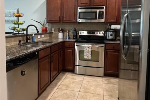 Townhouse in Brandon, Florida 3 bedrooms, 138.98 sq.m. № 2229139 - photo 3