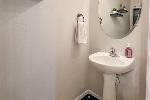 Townhouse in Brandon, Florida 3 bedrooms, 138.98 sq.m. № 2229139 - photo 11