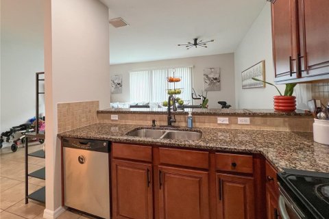 Townhouse in Brandon, Florida 3 bedrooms, 138.98 sq.m. № 2229139 - photo 4