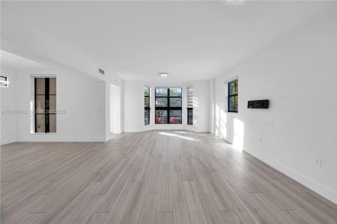 Купить кондоминиум в Корал-Гейблс, Флорида 2 спальни, 166.48м2, № 1982780 - фото 4