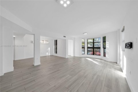 Купить кондоминиум в Корал-Гейблс, Флорида 2 спальни, 166.48м2, № 1982780 - фото 6