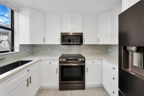 Купить кондоминиум в Корал-Гейблс, Флорида 2 спальни, 166.48м2, № 1982780 - фото 12