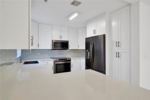 Купить кондоминиум в Корал-Гейблс, Флорида 2 спальни, 166.48м2, № 1982780 - фото 9