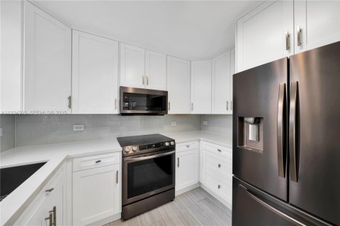 Купить кондоминиум в Корал-Гейблс, Флорида 2 спальни, 166.48м2, № 1982780 - фото 10