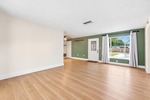 Villa ou maison à vendre à Sunrise, Floride: 2 chambres, 119.1 m2 № 2424776 - photo 4