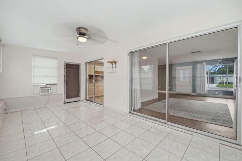 Villa ou maison à vendre à Sunrise, Floride: 2 chambres, 119.1 m2 № 2424776 - photo 15