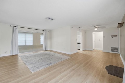 Villa ou maison à vendre à Sunrise, Floride: 2 chambres, 119.1 m2 № 2424776 - photo 6