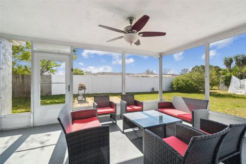 House in New Port Richey, Florida 3 bedrooms, 119.47 sq.m. № 1723515 - photo 29