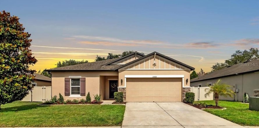 House in Spring Hill, Florida 3 bedrooms, 161.65 sq.m. № 1747758