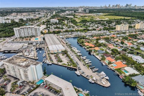 Condo in North Miami, Florida, 1 bedroom  № 1944151 - photo 17