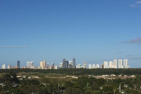 Condo in North Miami, Florida, 1 bedroom  № 1944151 - photo 14