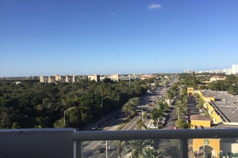 Condo in North Miami, Florida, 1 bedroom  № 1944151 - photo 15
