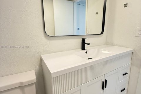 Condo in North Miami, Florida, 1 bedroom  № 1944151 - photo 3