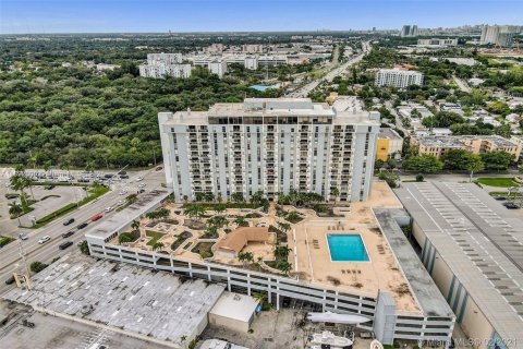 Condo in North Miami, Florida, 1 bedroom  № 1944151 - photo 18