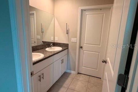 House in Land O' Lakes, Florida 4 bedrooms, 258.64 sq.m. № 2388917 - photo 9