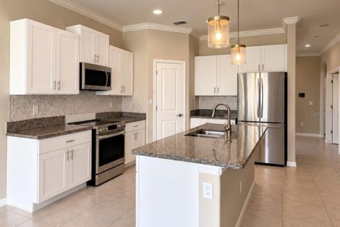 House in Land O' Lakes, Florida 4 bedrooms, 258.64 sq.m. № 2388917 - photo 4