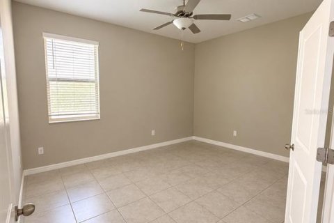 House in Land O' Lakes, Florida 4 bedrooms, 258.64 sq.m. № 2388917 - photo 3