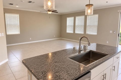 House in Land O' Lakes, Florida 4 bedrooms, 258.64 sq.m. № 2388917 - photo 5