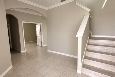 House in Land O' Lakes, Florida 4 bedrooms, 258.64 sq.m. № 2388917 - photo 2