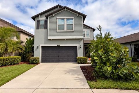 House in Land O' Lakes, Florida 4 bedrooms, 258.64 sq.m. № 2388917